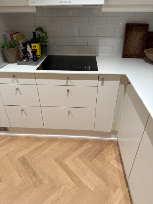 Gammel emhætte ned, ny skal op