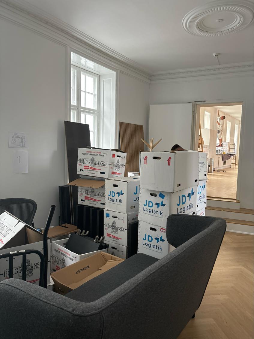 Flytte ting fra 1. sal til kælderrum