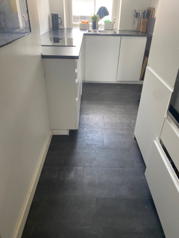 Montering af klikgulv/laminatgulv i gang og køkkenareal