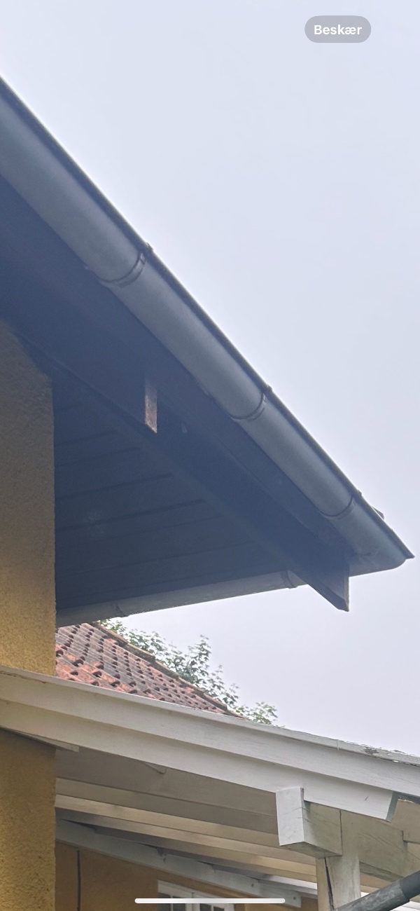 Maling af udhæng på hus