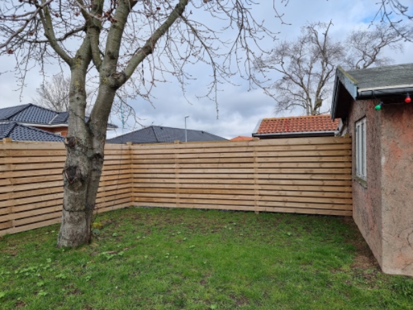 Plankeværk skal males på begge sider