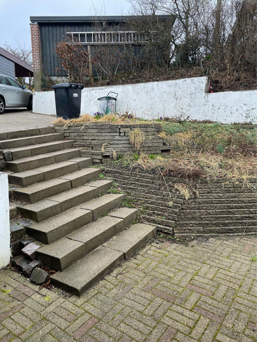 Anlæg af fliser og trappe