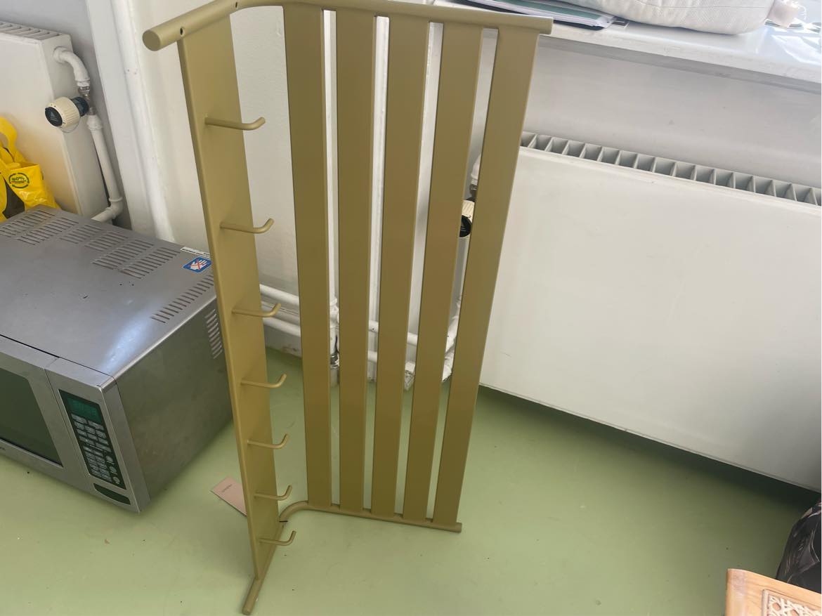 Ophæng af reol, hattehylde samt to knagerækker