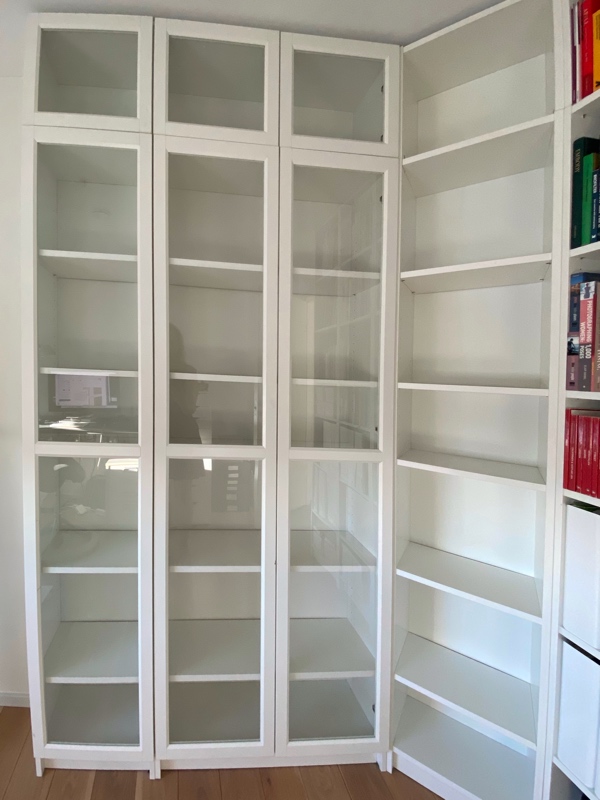 skille Billy/Oxberg reol ad. Saml igen i et andet rum