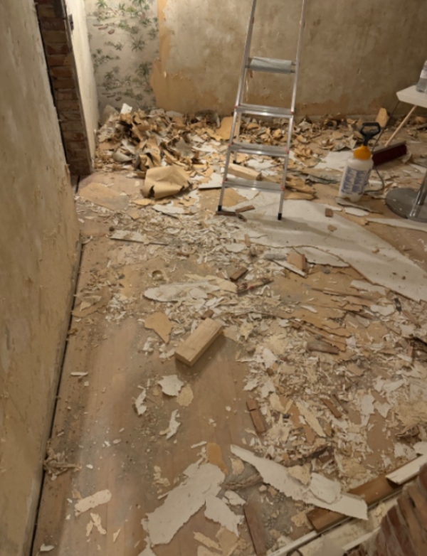 Fjerne skrald fra lejlighed til genbrugspladsen