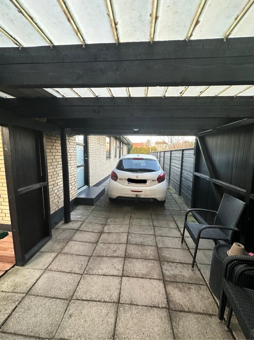 Brolægning. Udskiftning af 50x50x8 fliser.