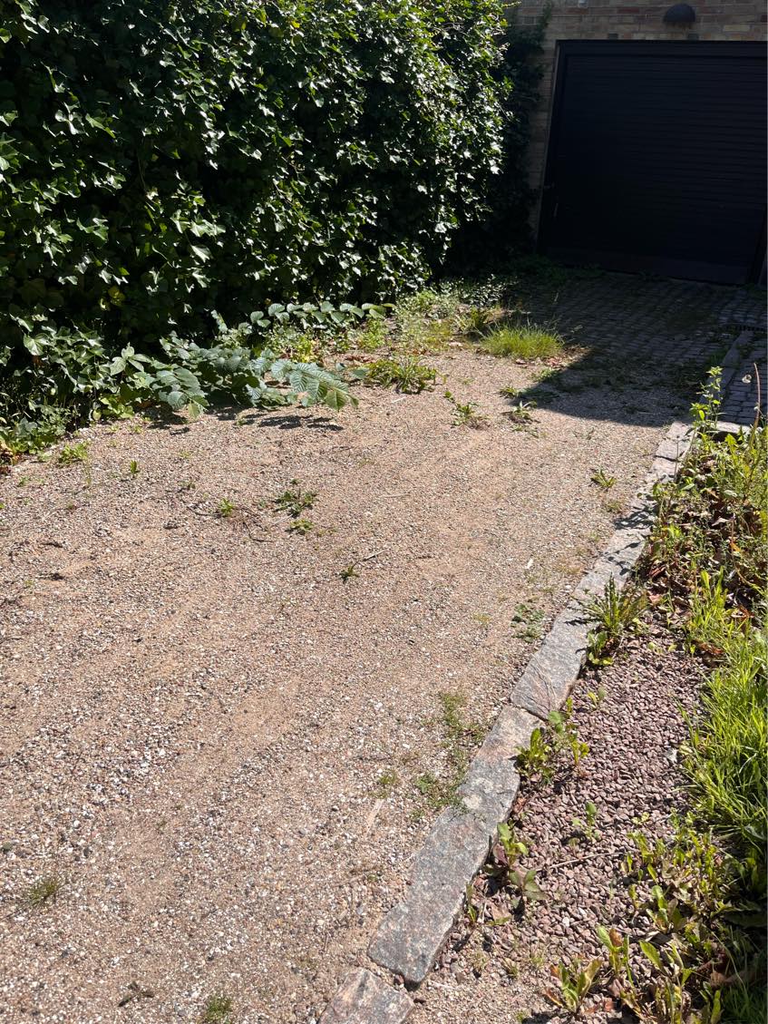 Fjerne grus fra indkørsel