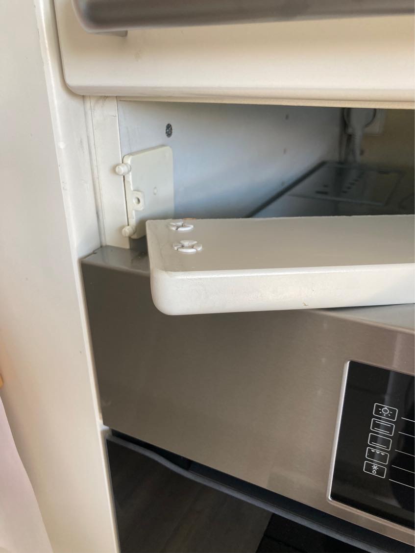 Montering af dækbræt + rette køkkenlåge