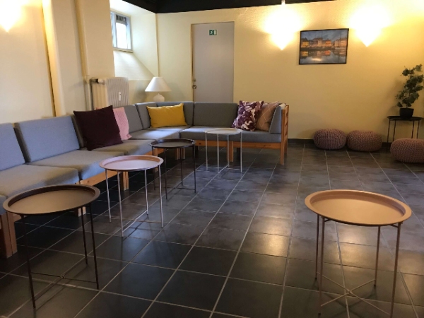 Rengøring af lokale efter fest