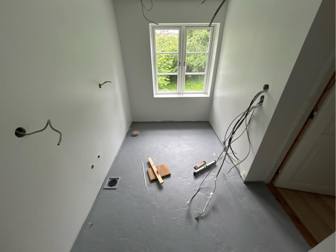 Lægning af fliser i badeværelse