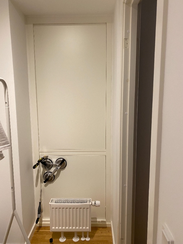 Fjernelse af plader foran vindue