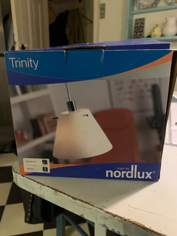 Lampe, vandhane og stativ til bruserforhæng