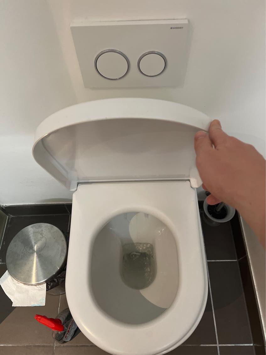 Vvs til toilet som løber