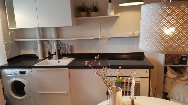 samlet  et skab ( til køl) og flytte et skab og hylder  hænges op igen   skærer 3 hylder af et skab