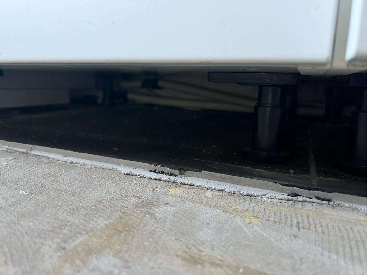 Køkkenet skal afmonteres fra væggen og flyttes