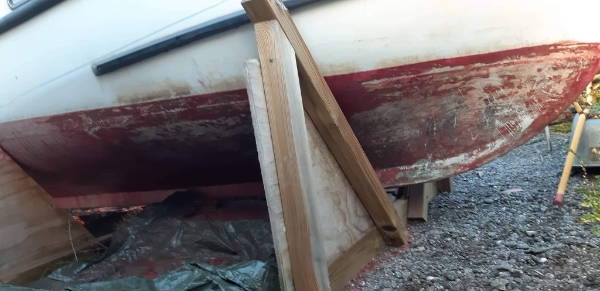 Slibning og maling af båd