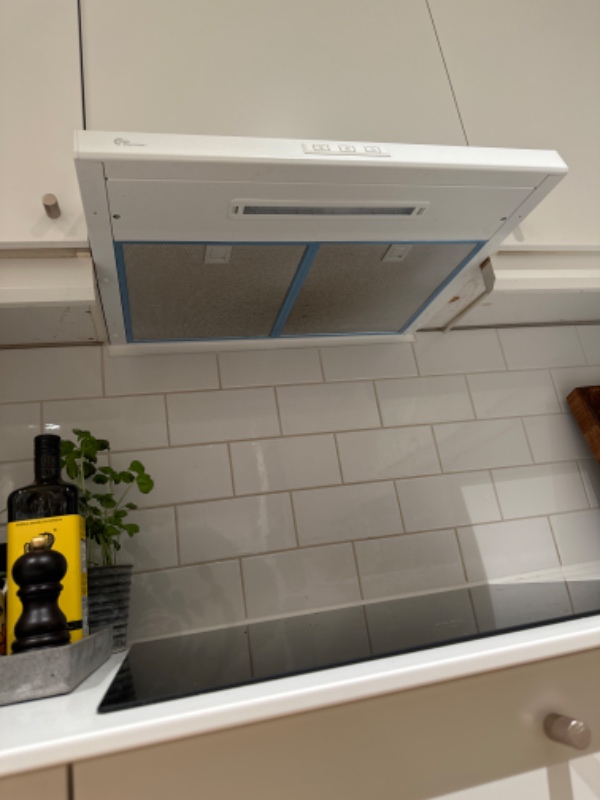 Gammel emhætte ned, ny skal op