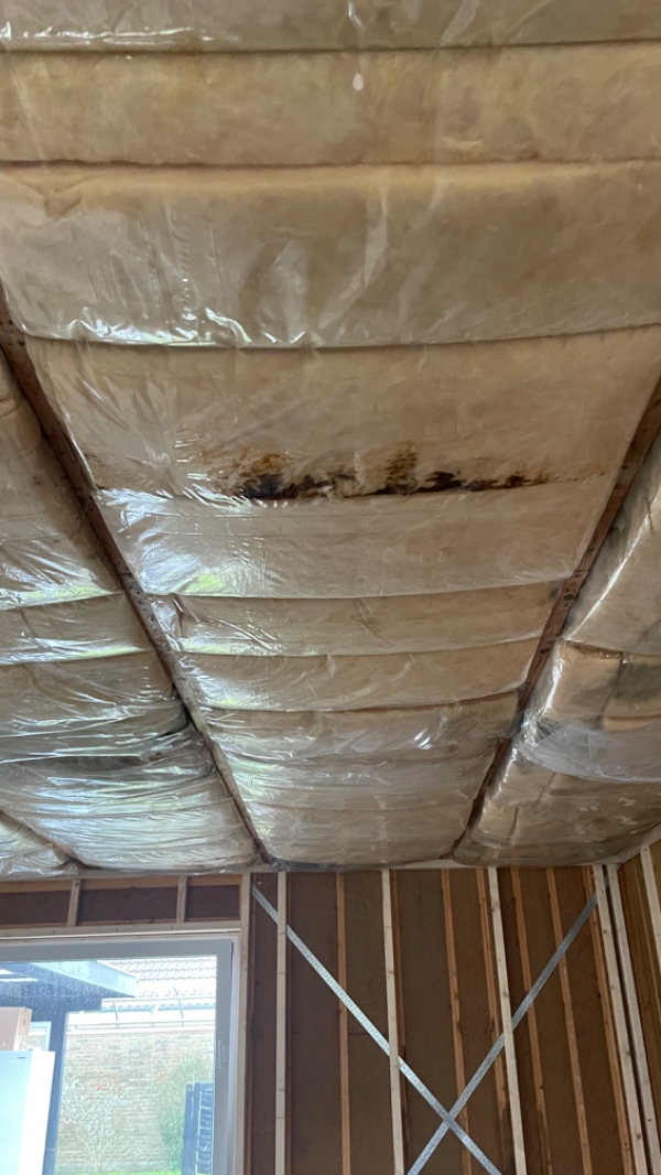 Fjerne 144 m2 200 mm isolering på loftet under et asbest tag