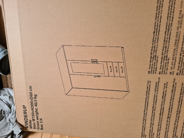 Samle Garderobe og sætte gardiner op