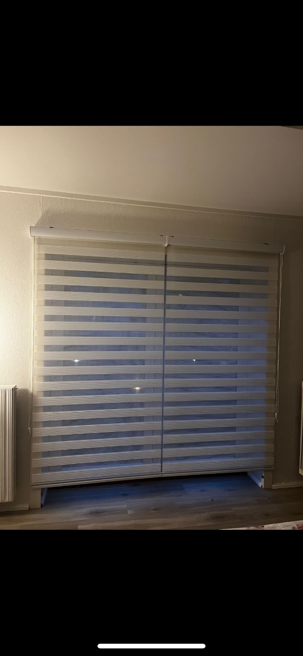 Ophængning af spisebord lampe samt 6 stk zebra gardiner der skal monteres.