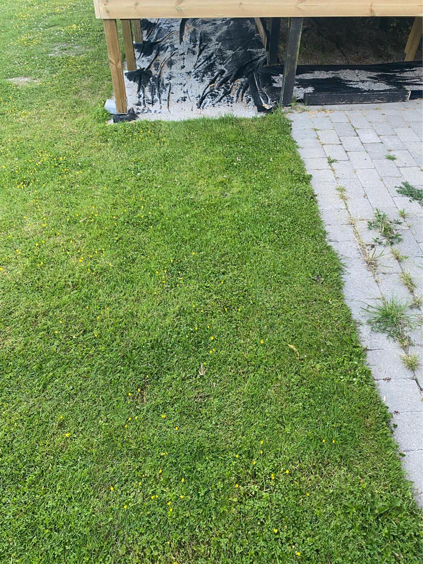 Fjerne græs og lægge herregårdsten