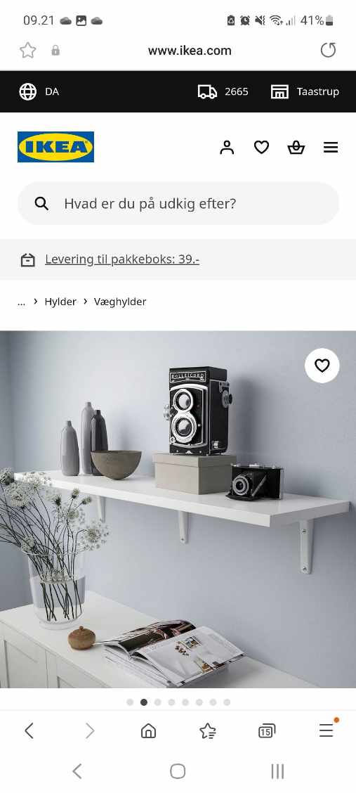 Opsætning af lamper, gardiner og væghylder