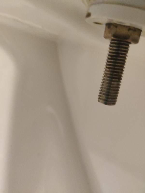 Skift af toilet bræt. Har selv bræt.