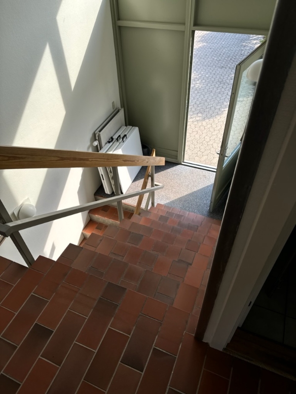 Fjerne skrald: boxmadras 90x200, puder og et par kasser