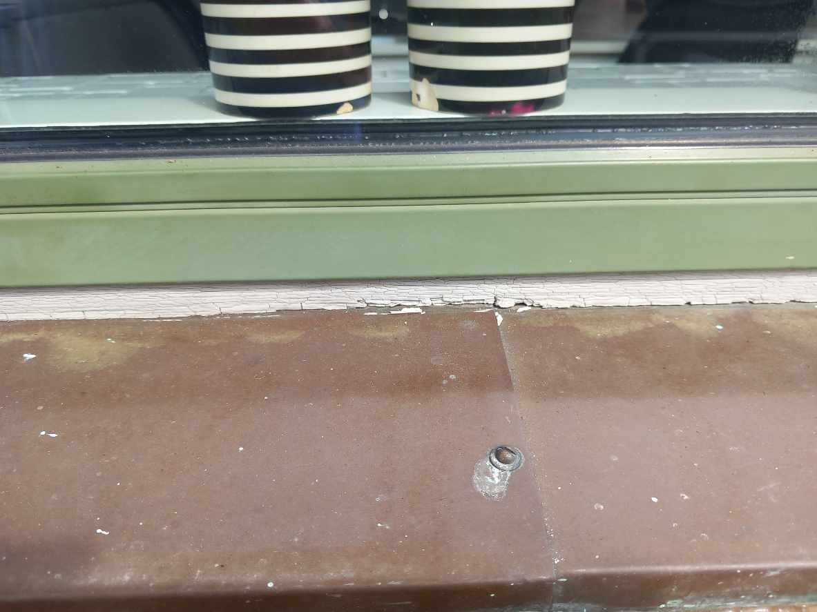 Udskiftning af fuge mellem vinduer og mur