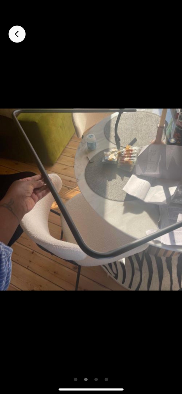 Montere badeforhæng, toiletholder, kroge samt væghængt tøjstativ