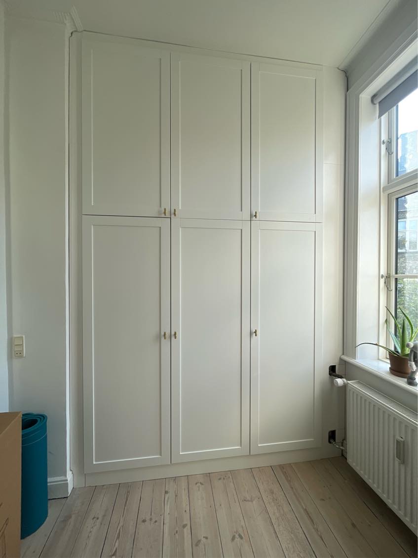 Fuge et indbygget skab