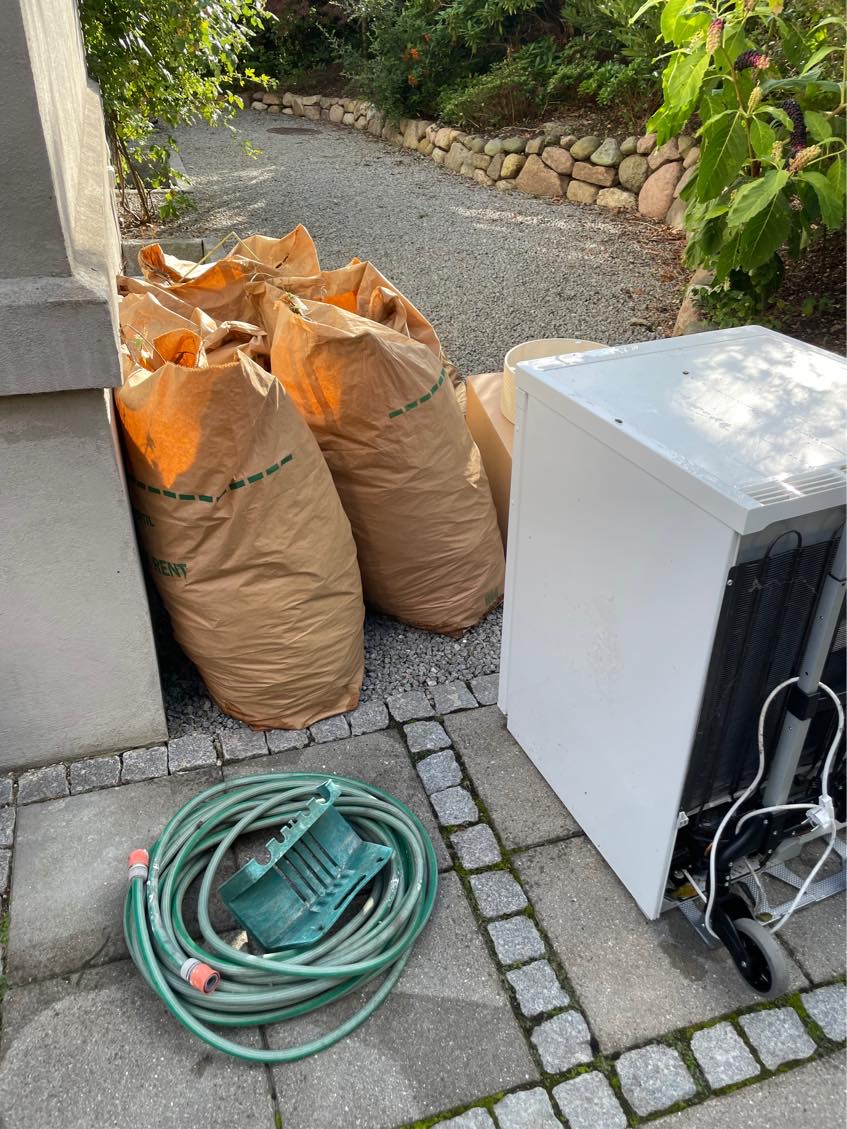 Afhentning af have affald, pap og en fryser