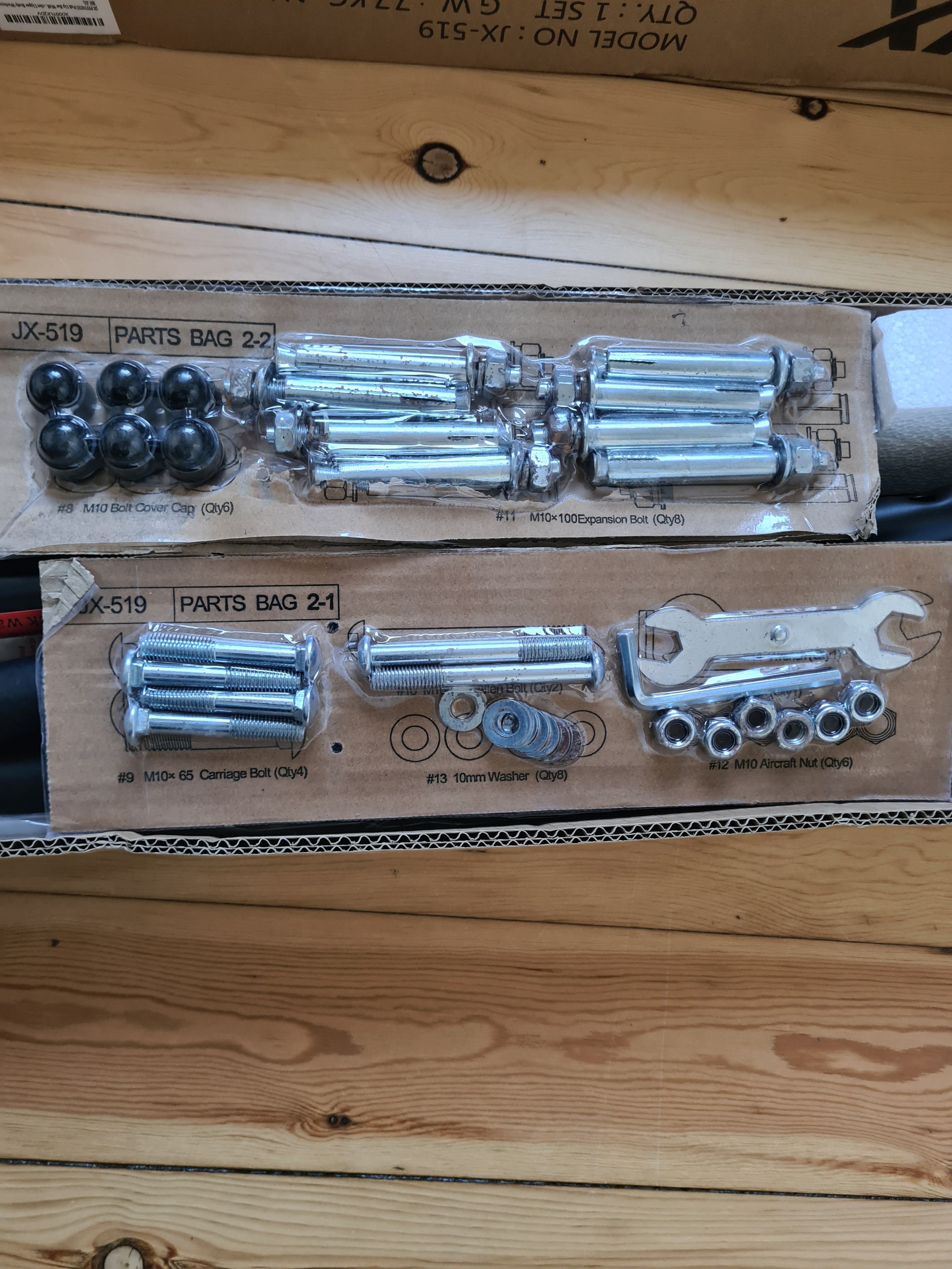 Hjælp til at hænge et pull-up stativ på væggen