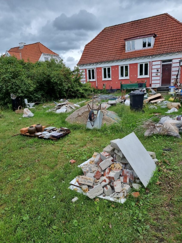 Affald, blandet, alt småt ligger vi i skraldeposer 