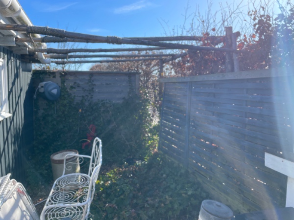 Tage rækværk + hegn ned og køre på genebugsplads