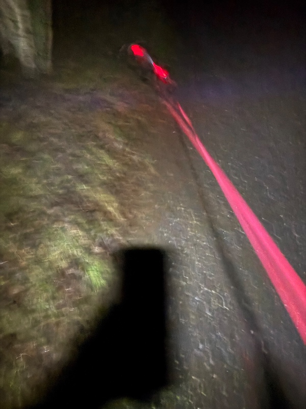 Lægges et parkerings areal 7x3metel m sorte graver, gerne med dug der holder ukrudtet i skak.