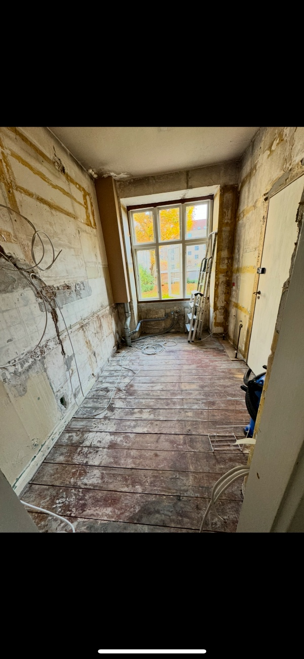 Pudse, spartel samt filtning af lille køkken