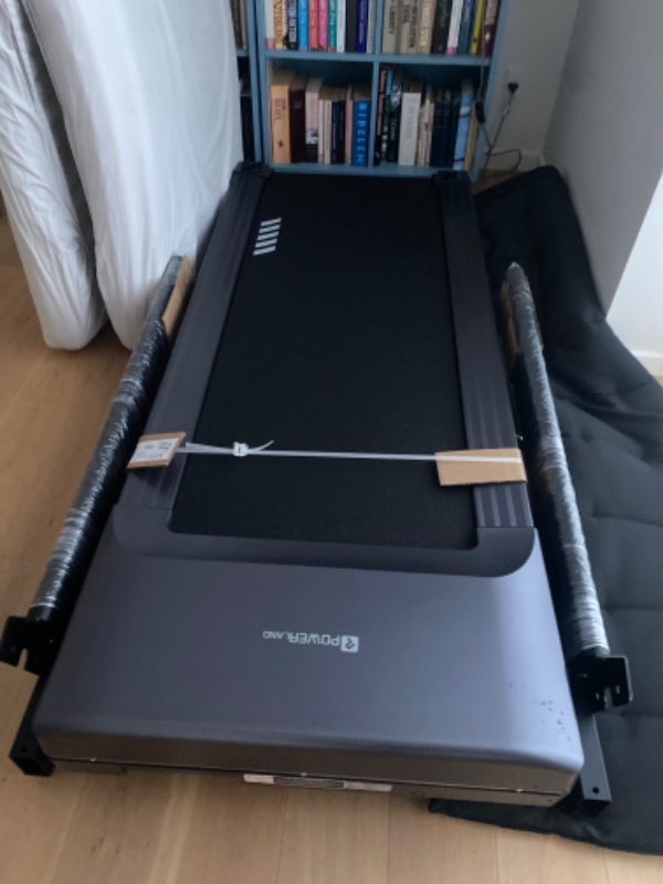 Løbebånd skal løftes op på 1 sal. Vejer ca. 90 kg.