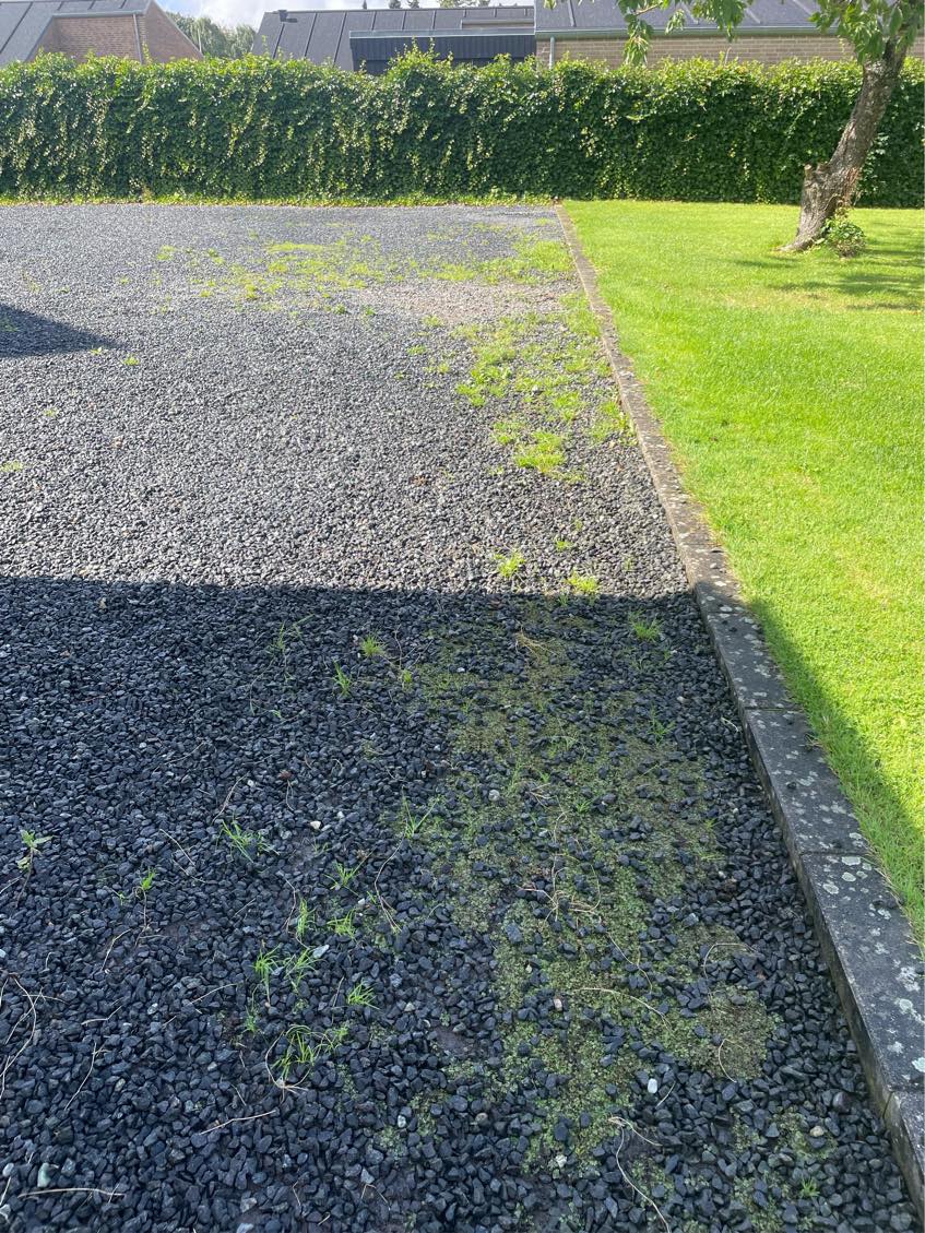 Fjerne ukrudt på gårdsplads/grus