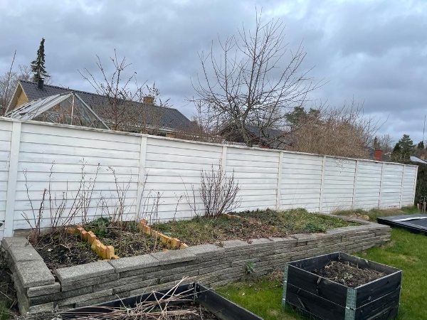 Fjernelse og udsmidning af havefliser og jord