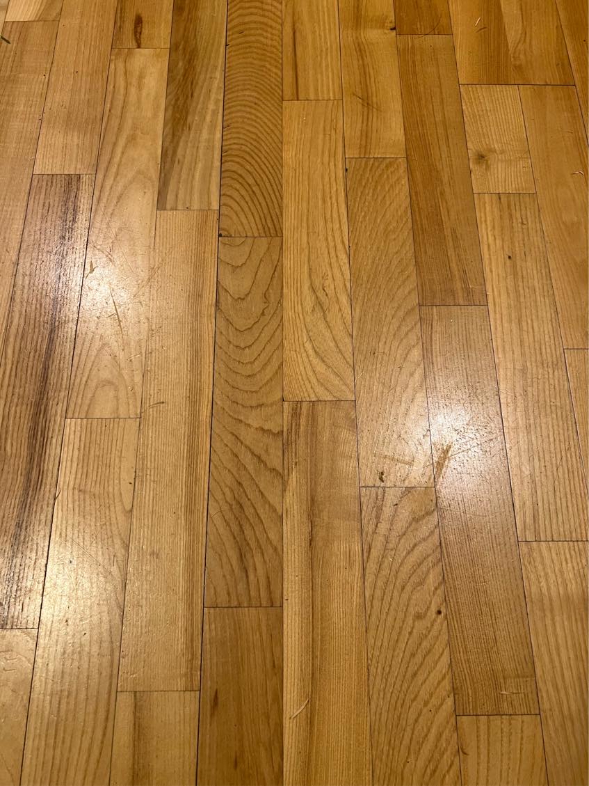 Slebet og lakeret parketgulv