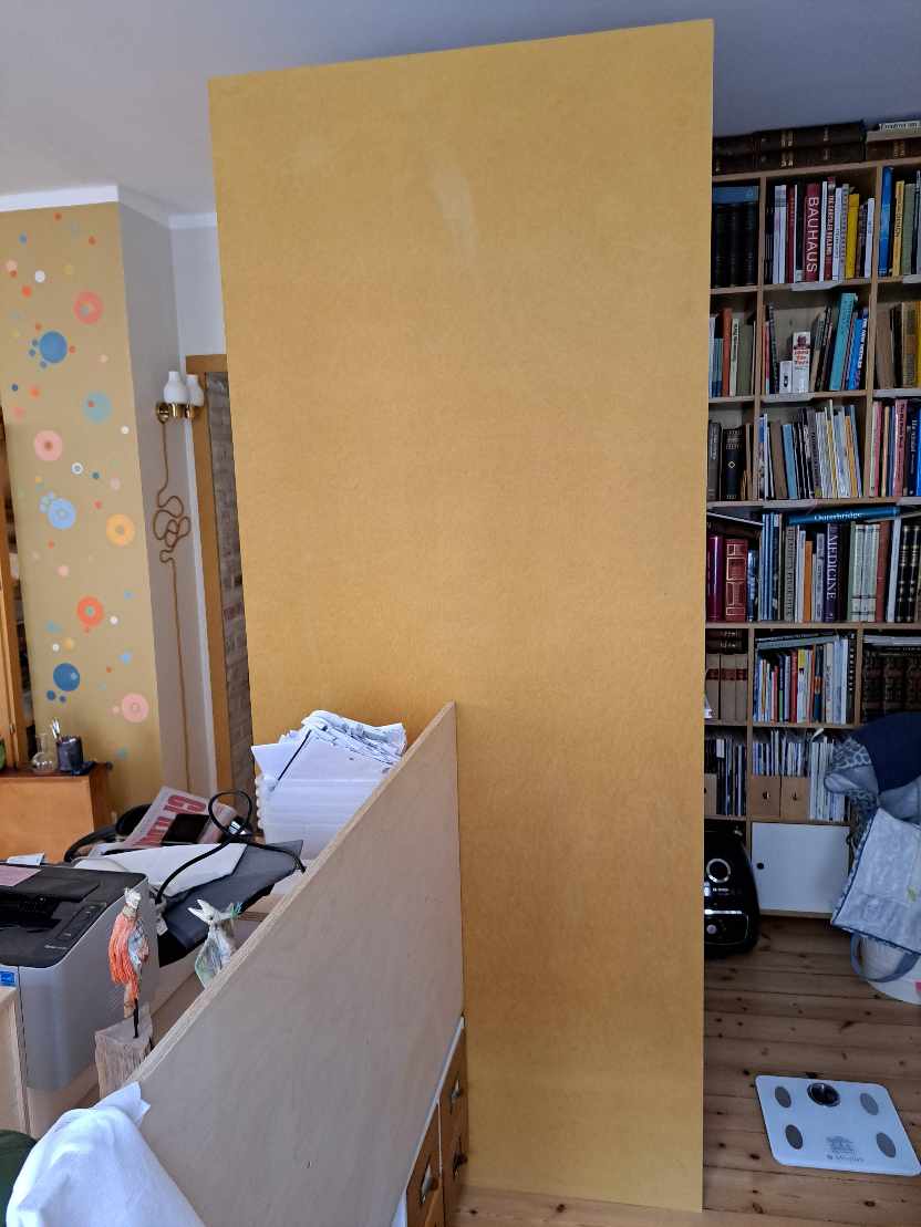 Flytte skabe og sat gardinstænger op