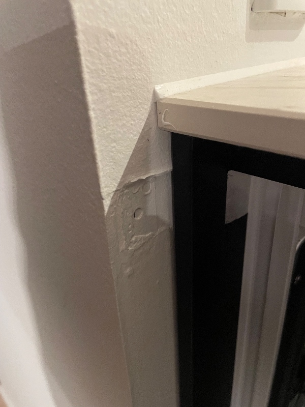 Spartling og maling af køkkenvæg over komfur + spartling og maling af to mindre områder