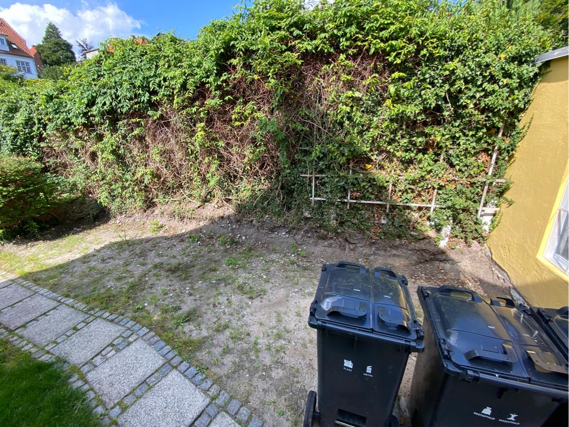 Støttemur af fundablokke