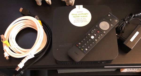 Sætte tv til med tv boks fra you see, ledninger til tv’ et og antenbekablet til tv’et