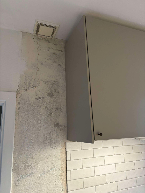 Opsætning af lampe på badeværelse