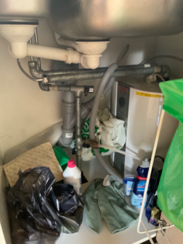 Udskiftning af vandhane med udtræk ved køkkenvask