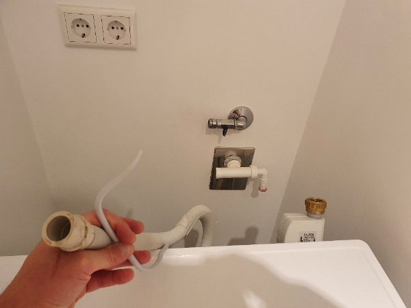 Tilslutning af vaskemaskine til el, vand og afløb