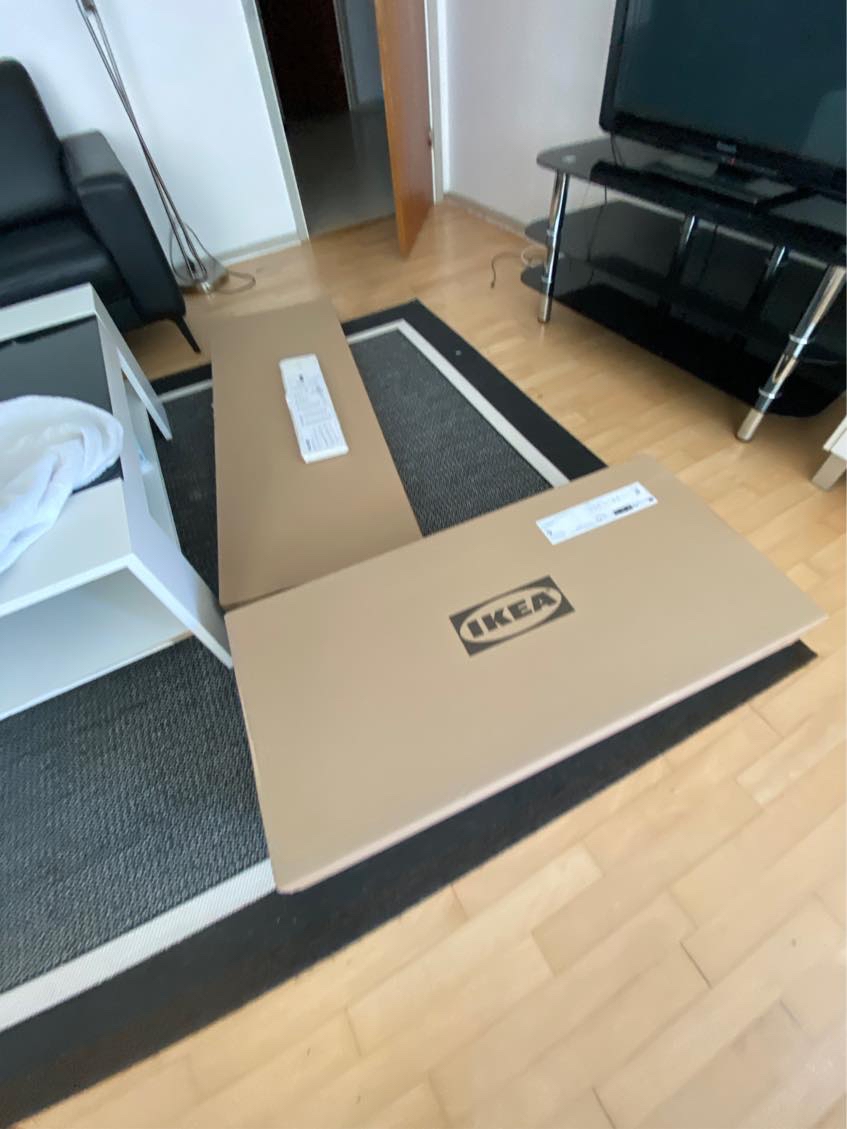 Monetering af skrivebord og kommode