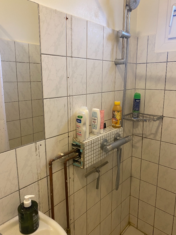 Rørkasse til brusearmatur